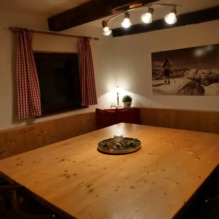 בית נופש Urige Almhuette